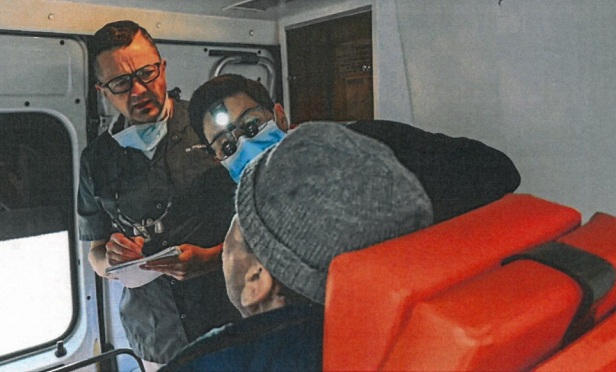 Behandlungssitation im Ambulanzbus