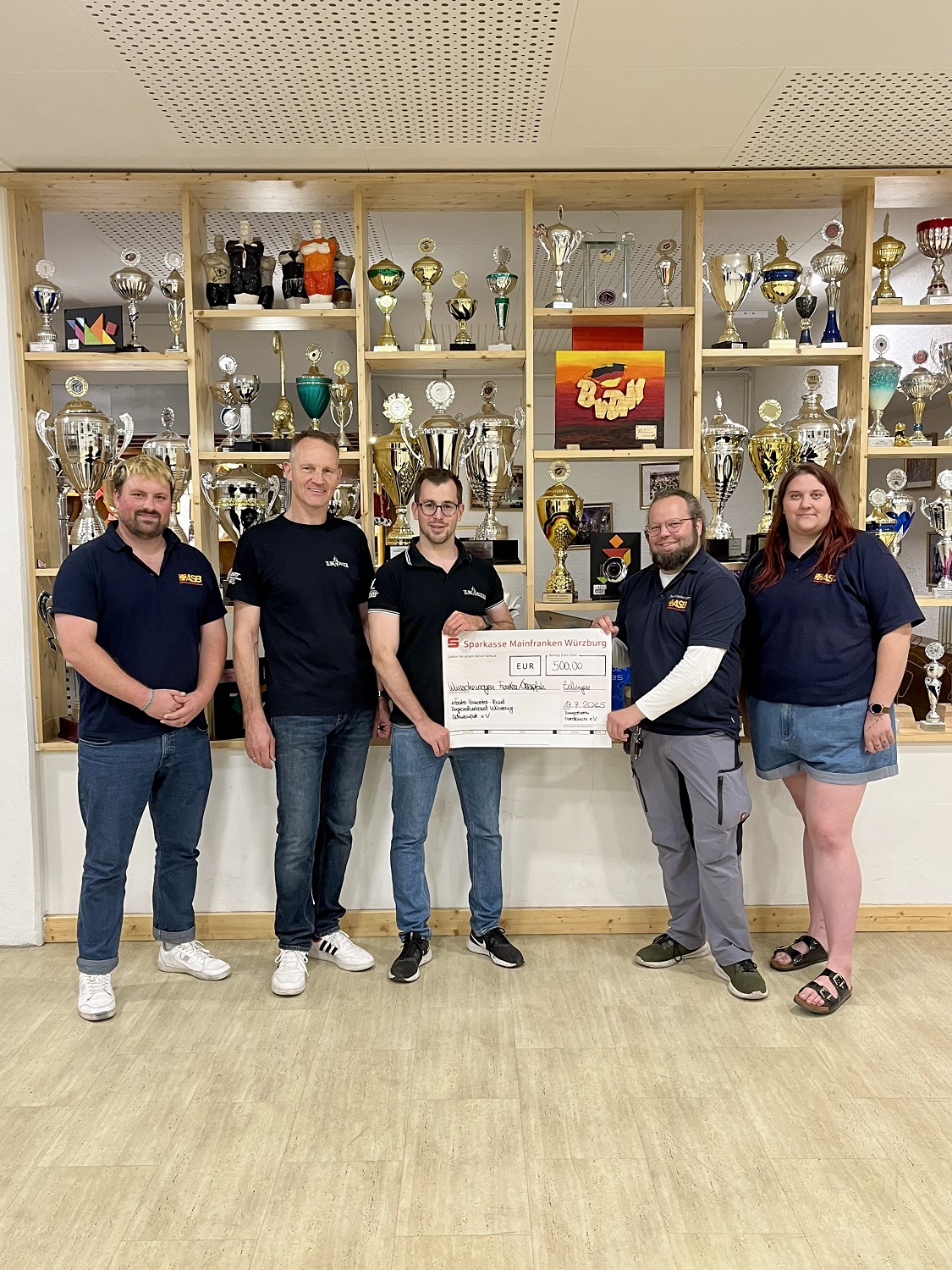 Gruppenfoto Turedancer Zellingen bei der Spendenübergabe