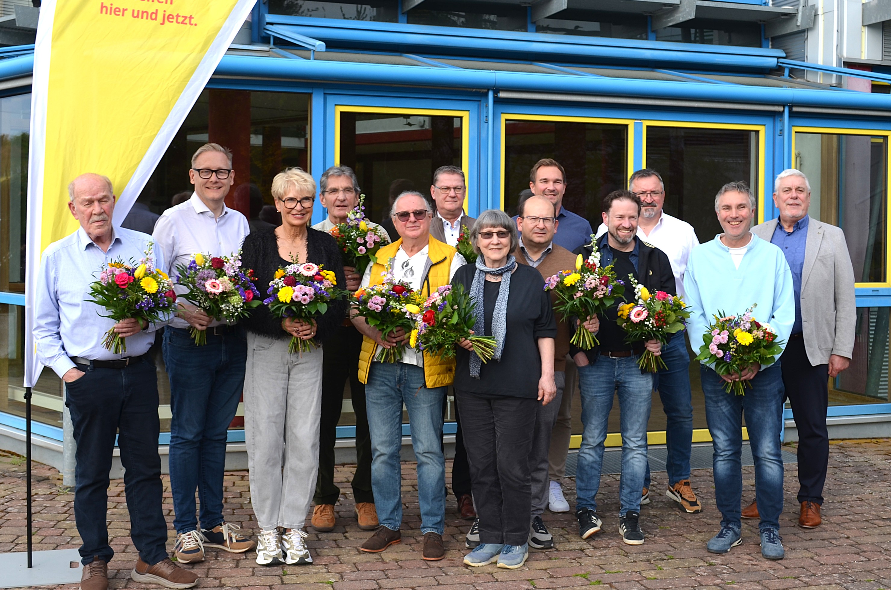 Neu gewählter ASB-Vorsand mit Geschäftsführern vor ASB